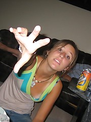 Chick don't wear bras and show nasty upblouse