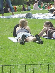 Women's upskirt at the park. Hot up skirt pictures