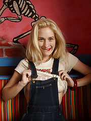 The biggest nightmare that I have as a photographer is realizing that I lost some images that were shot. It has happened in the past, and it will most likely happen again in the future. For the longest time, I thought that the rest of these photos of Leisel in her overalls were gone. But fortune smiled upon me once again and they resurfaced. Not only is Leisel a great model and a passionate photographer, but she is an all-around interesting woman. Leisel's personality is as rare as her vintage styling. Check out them bloomers!