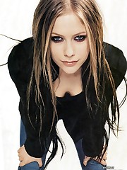 Amateur photos of Avril Lavigne up skirt pic