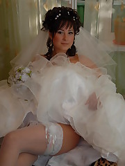 Gall of Drunk Bride upskirt pic