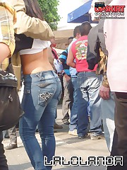 Messy jeans pics made in the crowd upskirt pussy