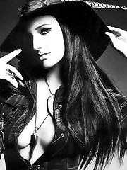 Ashlee Simpson & her sexiest looks
