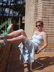 Sexy booties squeeze thong in hot upskirts shots