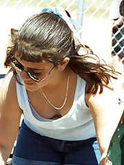 Downblouse Shots upskirt pictures