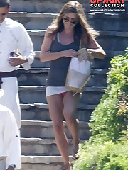 Jennifer Aniston upskirt pictures