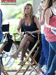 Jennifer Aniston upskirt pictures