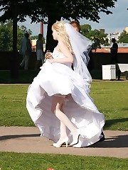 Girls fool around on upskirt pics