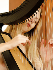 I can not express enough gratitude to the universe when days like these with Helen Bergstrom come around. Beauty flows generously out of this incredible woman. From her brilliant blonde hair, to her warm smile. From her salacious mind, to her talented finger tips. She played me a couple of tunes on her harp, as if I wasn't enchanted enough. Helen needed a napkin for her seat as she performed. Excitement was in the air. More to come from the bedroom.
